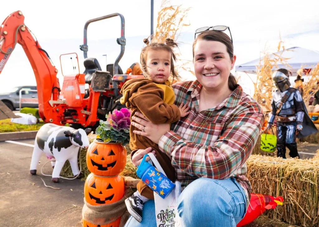 melaleuca employee and daughter dressed up for haloween